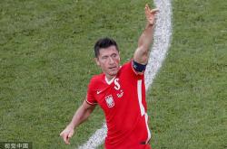 开云足球直播-瑞典前锋梅开二度，率队晋级半决赛