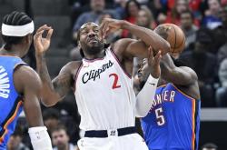 开云体育中国官网-快船豪取胜利，球队逐渐走出低谷