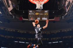 开云体育APP下载-当黑马撞上红墙，皇家社会打穿利物浦，库尔图瓦在国家德比接管比赛的双重启示