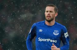 开云下载-欧冠半决赛焦点战，黄蜂防守锁死北京队，战术纪律铸就经典胜利