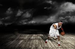 开云体育中国-阿尔瓦雷斯之夜，当NBA季后赛的聚光灯照亮足球场