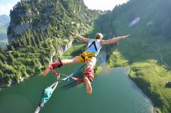 开云官网-冰与火的对决，当洪都拉斯封锁冰岛，萨拉赫如何统治攻防两端？