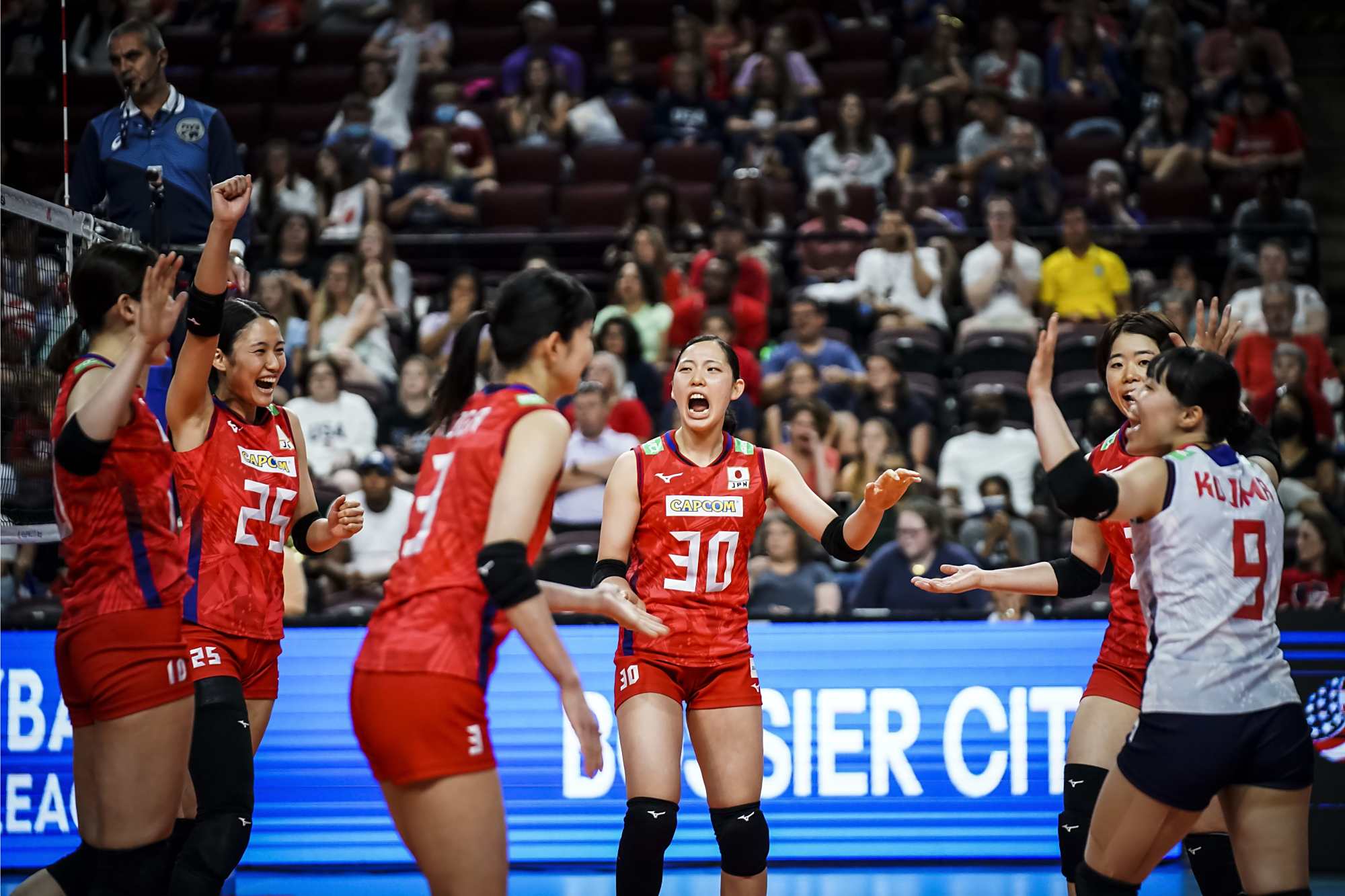 包含东方巴黎连胜！巴西球星助力球队登顶积分榜的词条