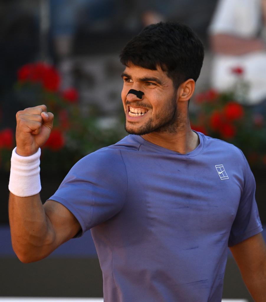 包含世界网球队鏖战意大利网球队，阿尔卡拉斯高光表现的词条