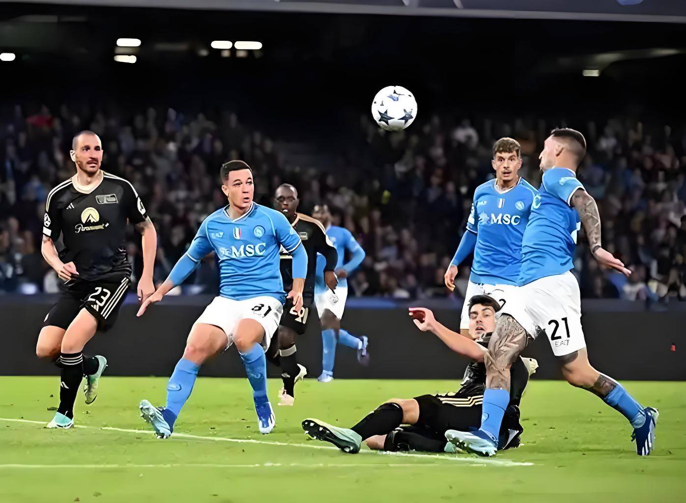 法国碾压莱比锡红牛，哈弗茨扛起全队