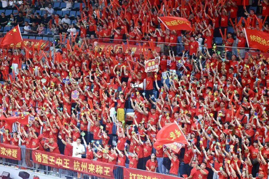 篮球新赛季揭幕战吸引万众瞩目