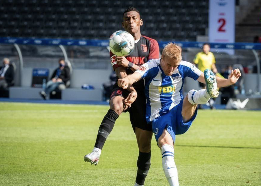 关于沙尔克遭遇四连败,降级危机愈发严重的信息 关于沙尔克遭遇四连败,降级危机愈发严重的信息