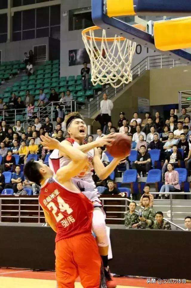 海南男篮豪取胜利，迎来好转