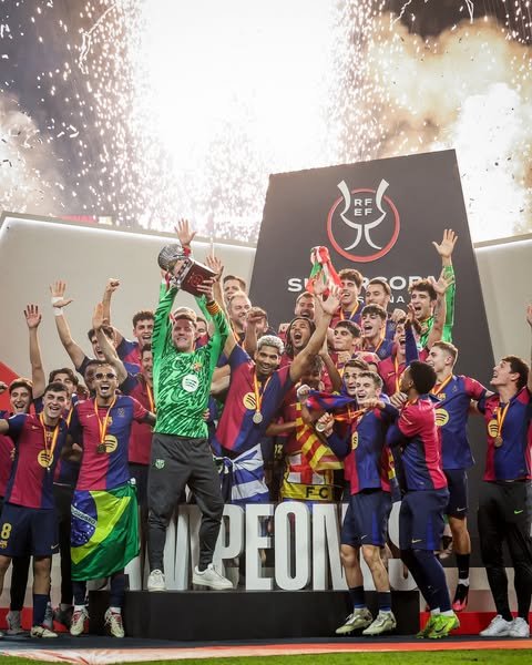 包含欧洲超级杯冠军诞生，巴塞罗那斩获赛事桂冠的词条