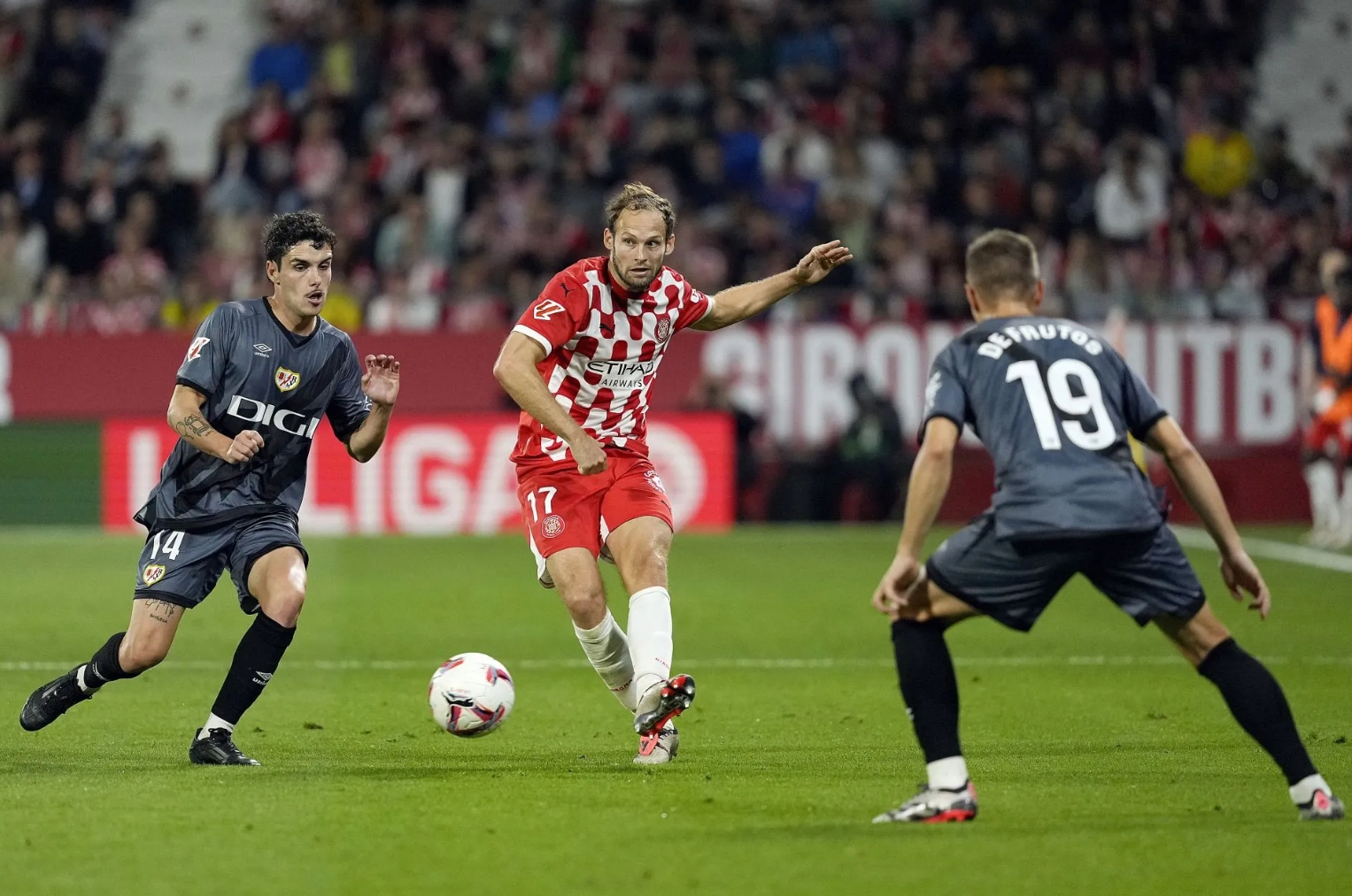 包含赫罗纳对阵塞维利亚：争夺胜利的词条