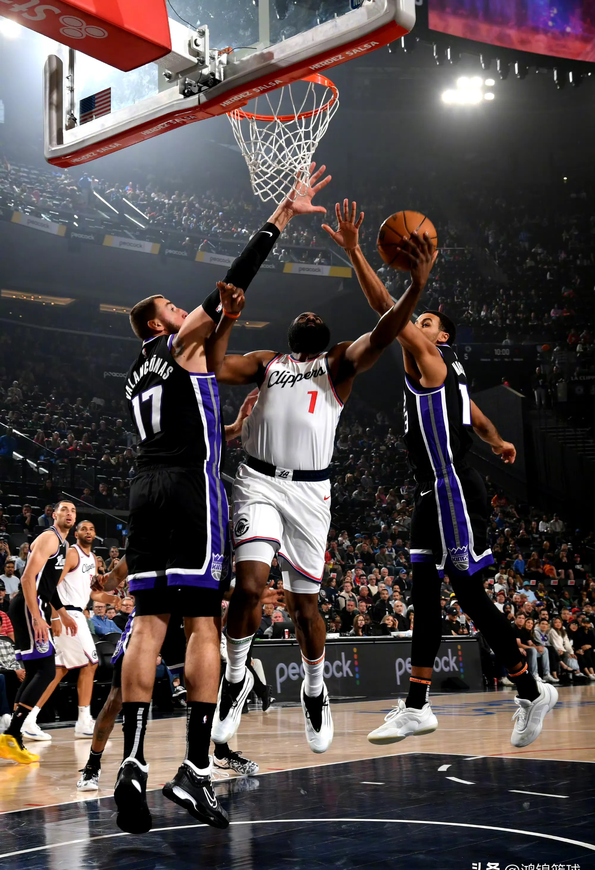 快船逆转雄鹿，哈登关键制胜