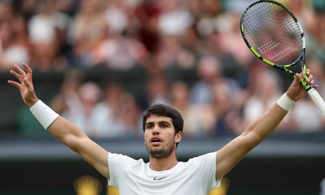 关于西班牙网球队逆转美国网球队，阿尔卡拉斯绝境逆转的信息