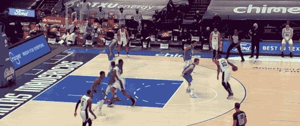 马刺击败雄鹿，德罗赞率队取胜