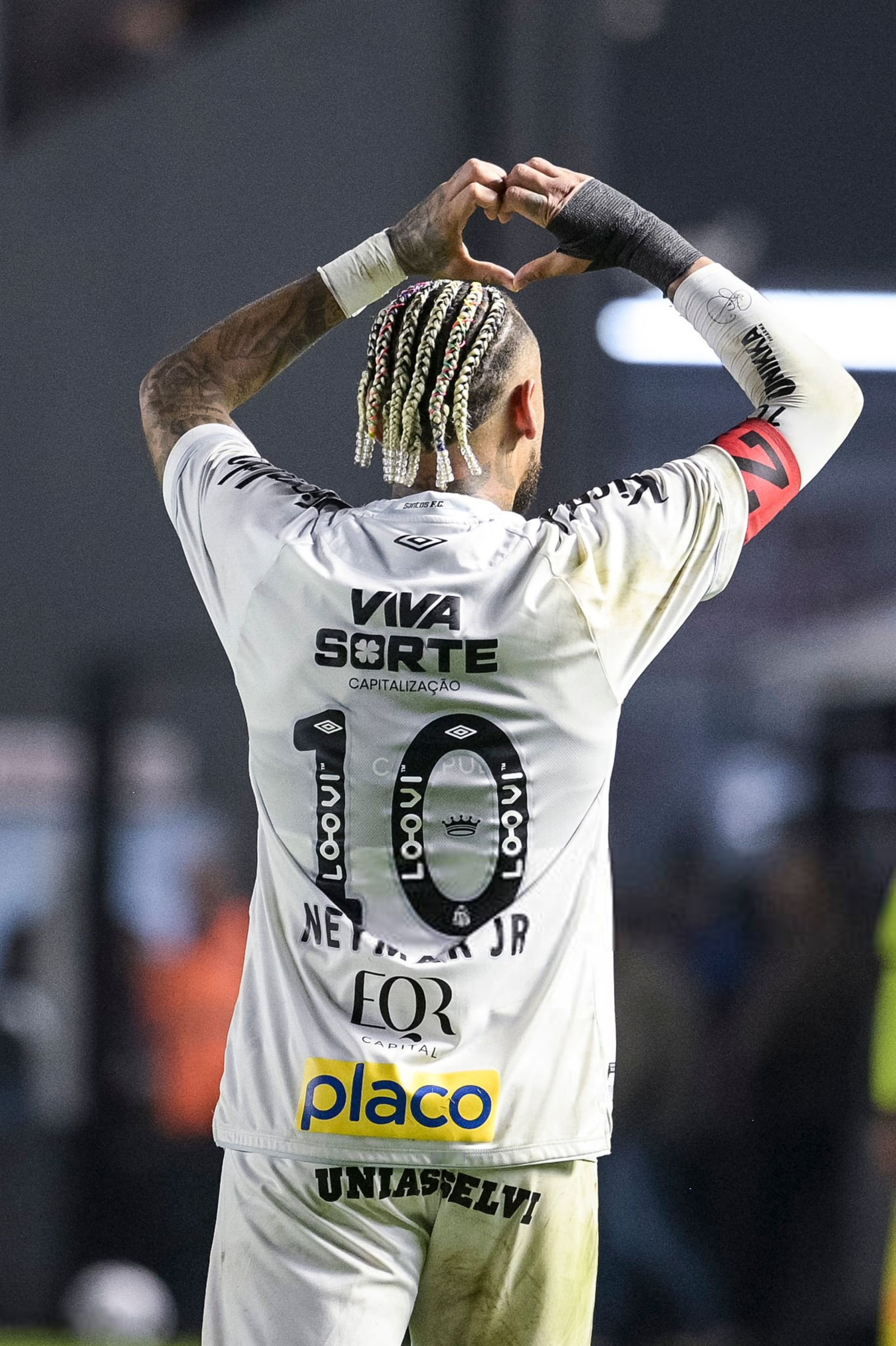 荷兰力克巴萨，内马尔关键制胜