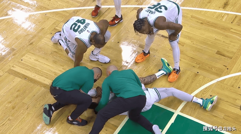 关于勇士B队碾压凯尔特人B队，贝弗利制霸全场的信息