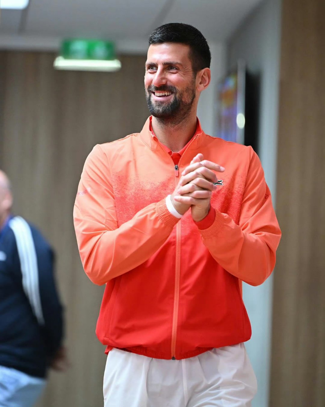 包含英国网球队险胜德国网球队，克耶高斯统治全场的词条