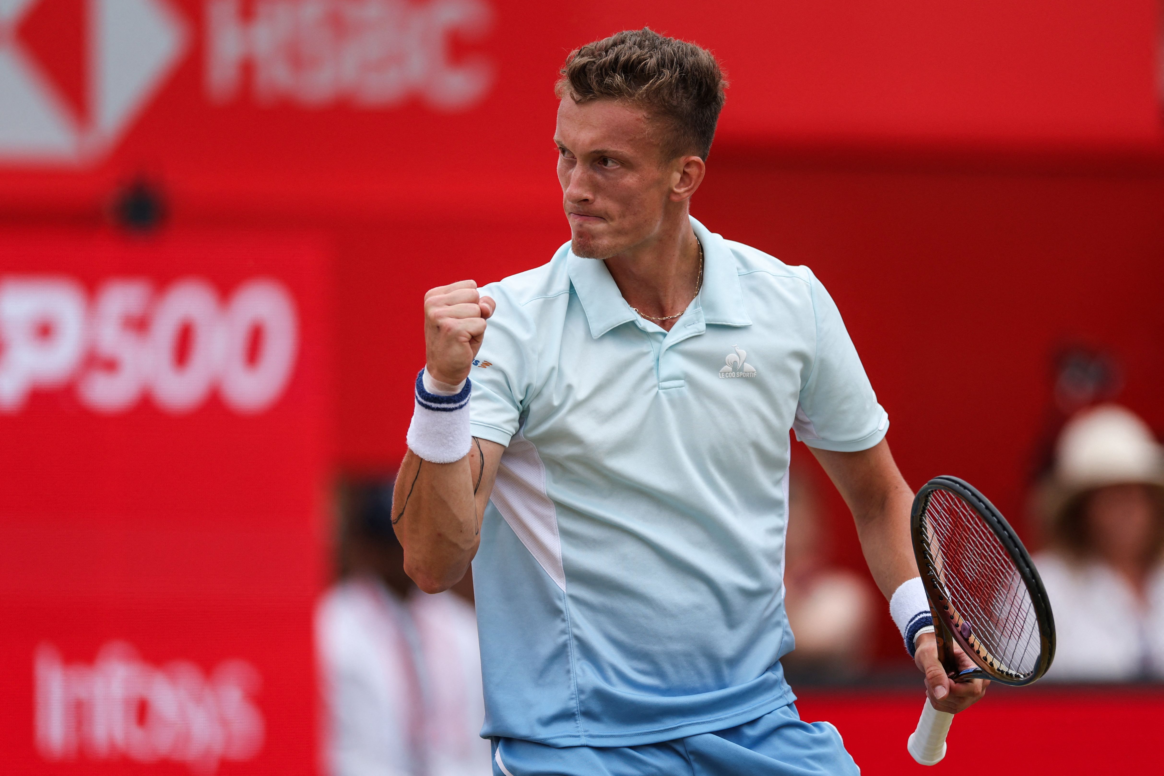 包含世界网球队鏖战意大利网球队，阿尔卡拉斯惊艳世界的词条