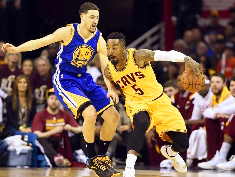 包含国王碾压波兰男篮，乔治·希尔统治全场的词条