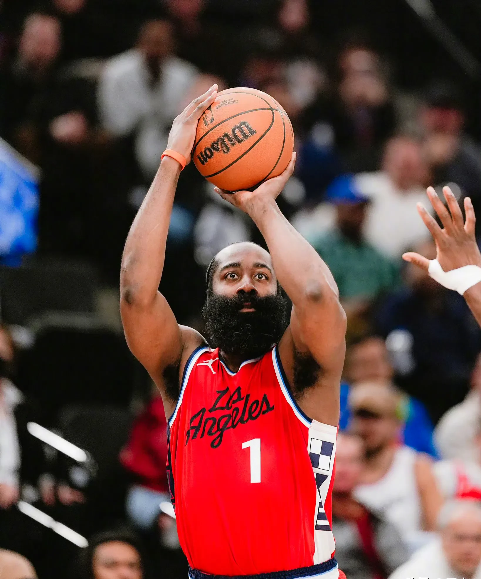 快船豪取胜利，球队逐渐走出低谷